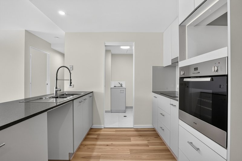 Photo - 2312/2 Activa Way, Hope Island QLD 4212 - Image 4
