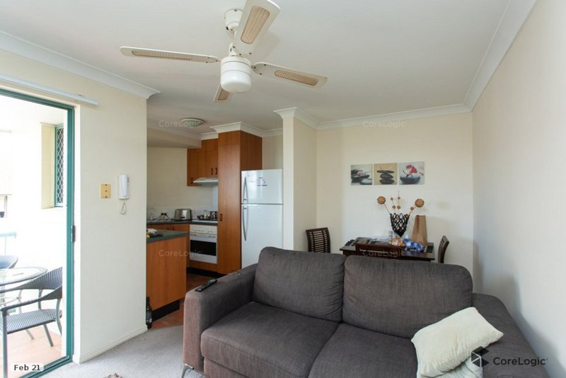 Photo - 23/140 Marine Parade, Southport QLD 4215 - Image 4