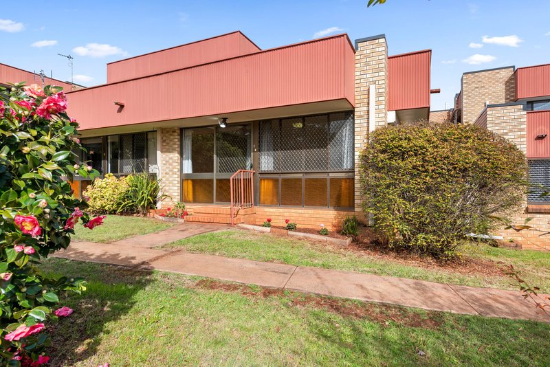 2/316 Hume Street, Centenary Heights QLD 4350