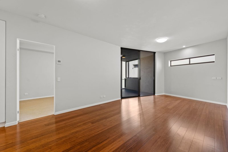 Photo - 2317/52 Crosby Road, Albion QLD 4010 - Image 4