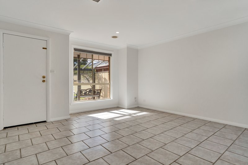 Photo - 2/32 Alexandra Avenue, Hoppers Crossing VIC 3029 - Image 2