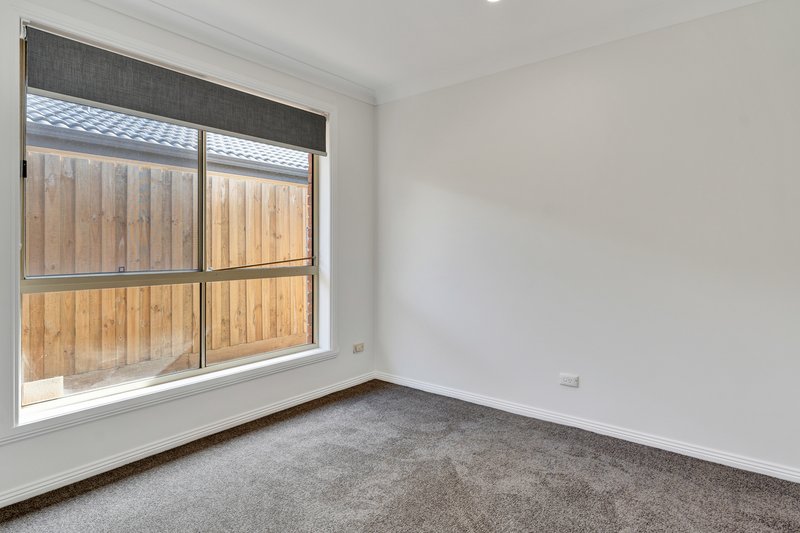 Photo - 2/32 Alexandra Avenue, Hoppers Crossing VIC 3029 - Image 5