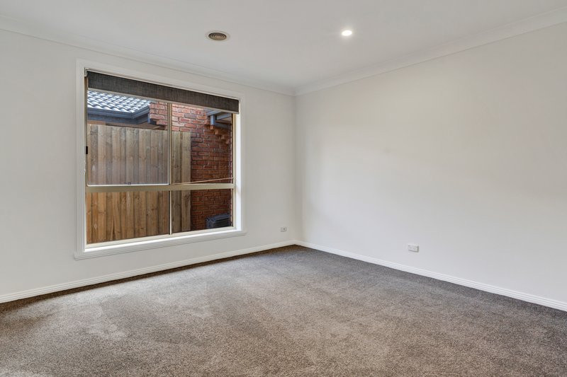 Photo - 2/32 Alexandra Avenue, Hoppers Crossing VIC 3029 - Image 6