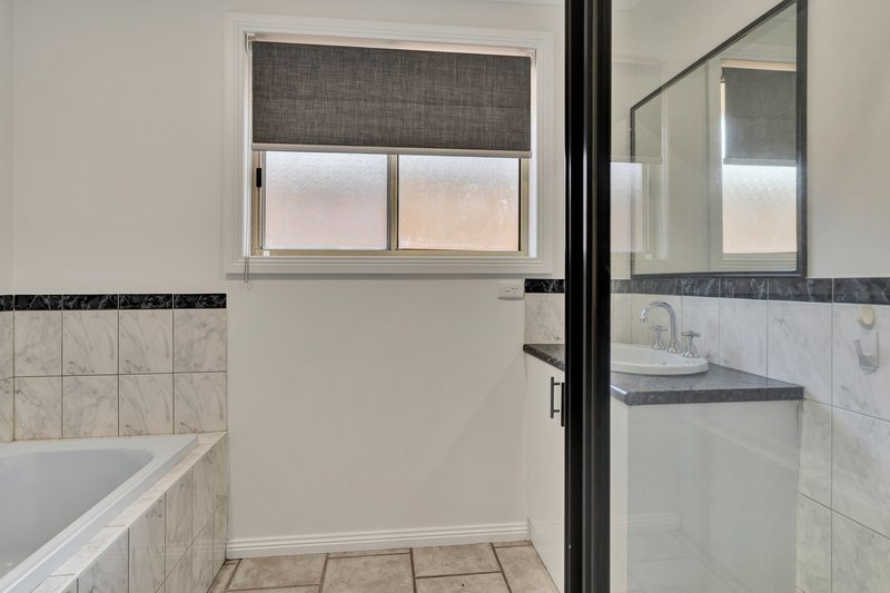 Photo - 2/32 Alexandra Avenue, Hoppers Crossing VIC 3029 - Image 7