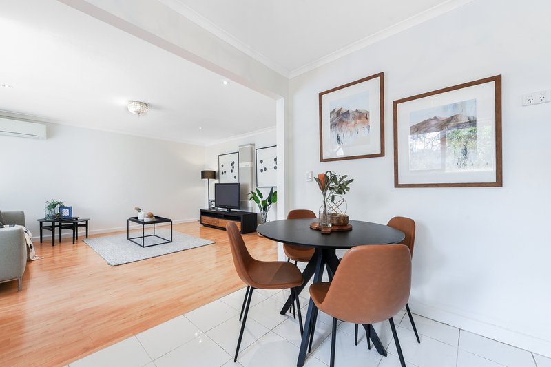 Photo - 2/32 Atkinson Street, Chadstone VIC 3148 - Image 5