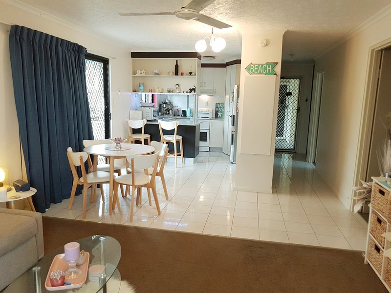 Photo - 2/32 Beach Avenue, Tannum Sands QLD 4680 - Image 4