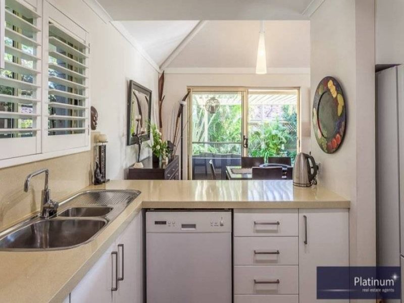 Photo - 2/32 Corrie Road, North Manly NSW 2100 - Image 5