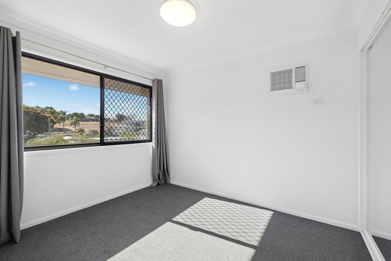 Photo - 232 Denham Street, The Range QLD 4700 - Image 4