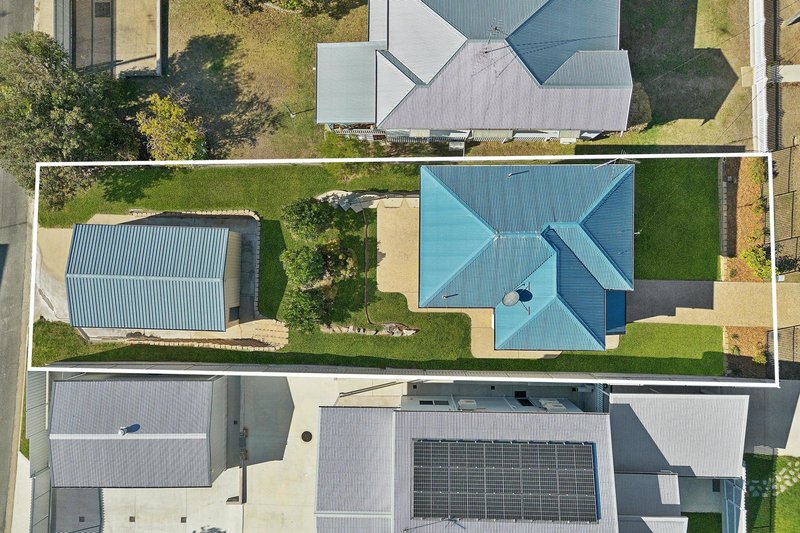 Photo - 232 Denham Street, The Range QLD 4700 - Image 7