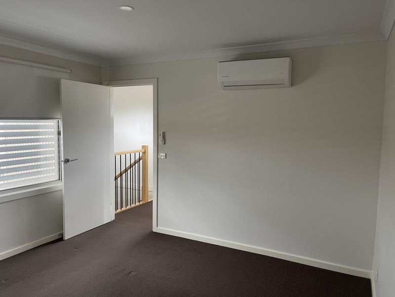 Photo - 2/32 Dundee Street, Reservoir VIC 3073 - Image 5