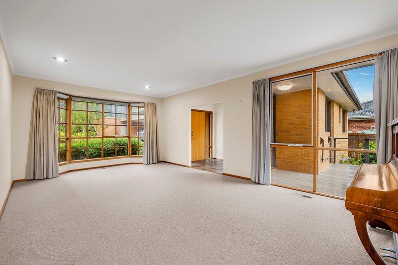Photo - 2/32 Dwyer Street, Macleod VIC 3085 - Image 2