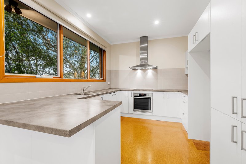 Photo - 2/32 Dwyer Street, Macleod VIC 3085 - Image 3