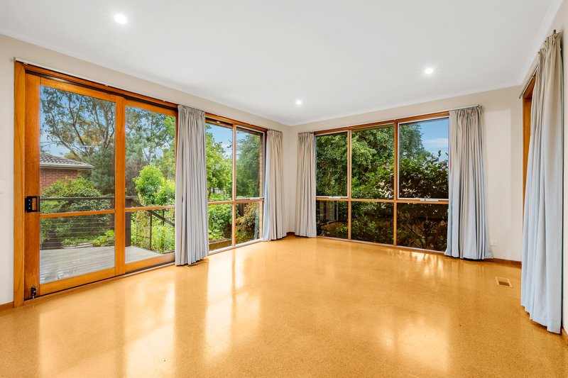 Photo - 2/32 Dwyer Street, Macleod VIC 3085 - Image 4