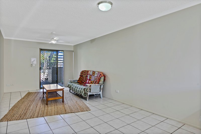 Photo - 2/32 Goonawarra Drive, Mooloolaba QLD 4557 - Image 6