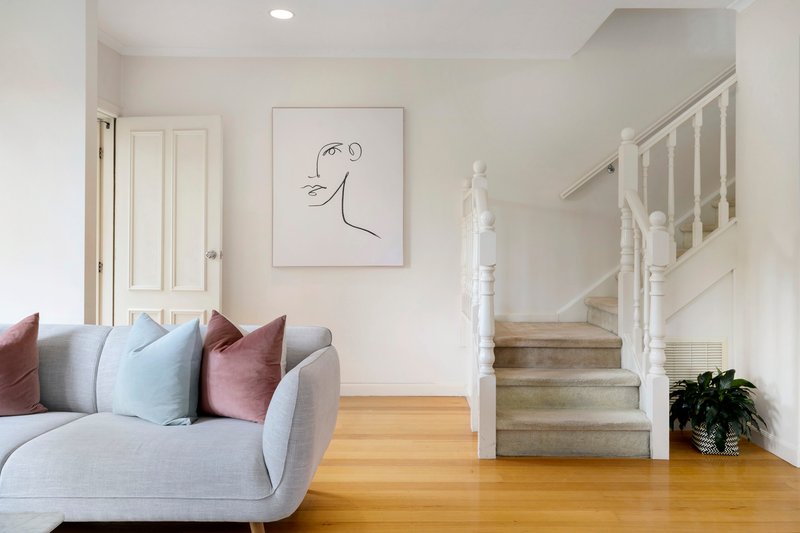 Photo - 2/32 Hobart Road, Murrumbeena VIC 3163 - Image 3