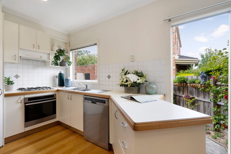 Photo - 2/32 Hobart Road, Murrumbeena VIC 3163 - Image 4