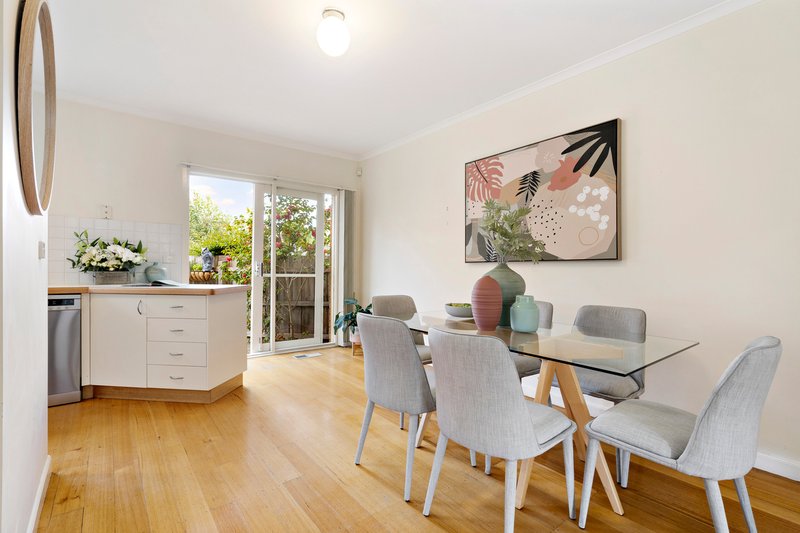 Photo - 2/32 Hobart Road, Murrumbeena VIC 3163 - Image 5