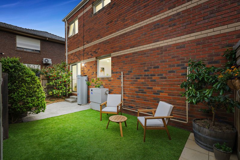 Photo - 2/32 Hobart Road, Murrumbeena VIC 3163 - Image 12