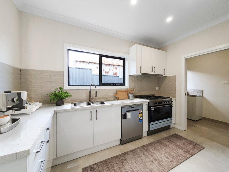 Photo - 2/32 Hope Street, Wyong NSW 2259 - Image 2