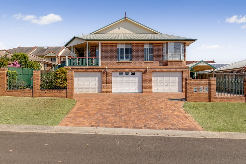 Photo - 2/32 Jull Drive, Centenary Heights QLD 4350 - Image 1