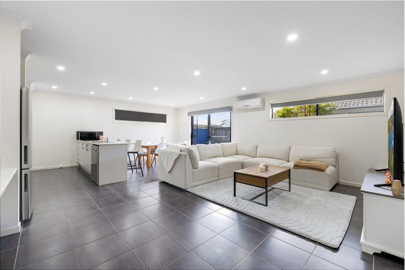 Photo - 2/32 Keppel Street, Meridan Plains QLD 4551 - Image 3