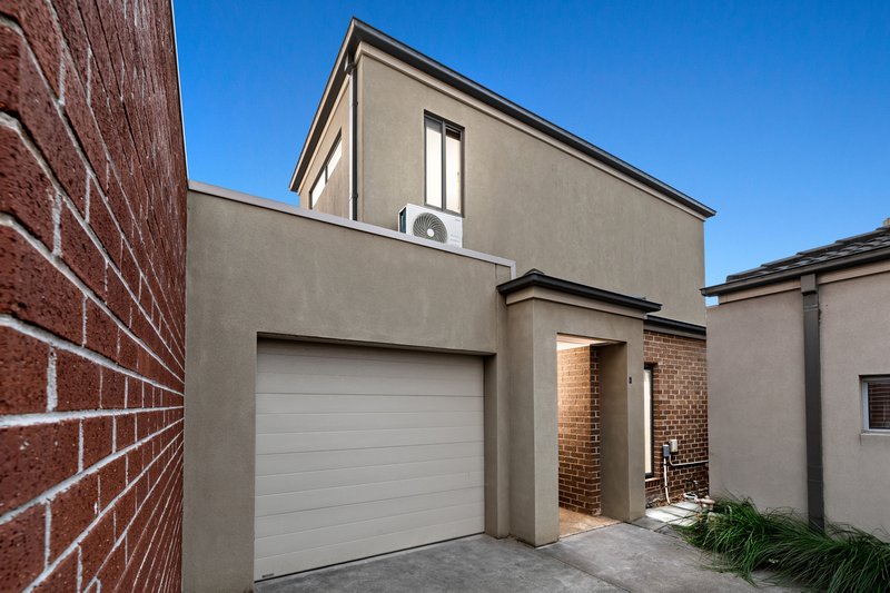 Photo - 2/32 Kumara Circuit, South Morang VIC 3752 - Image 2