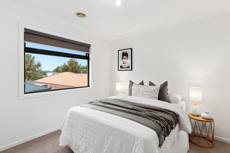 Photo - 2/32 Kumara Circuit, South Morang VIC 3752 - Image 10