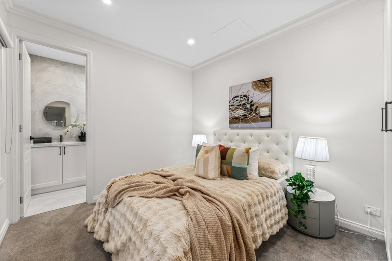 Photo - 2/32 Malabar Road, Blackburn VIC 3130 - Image 13