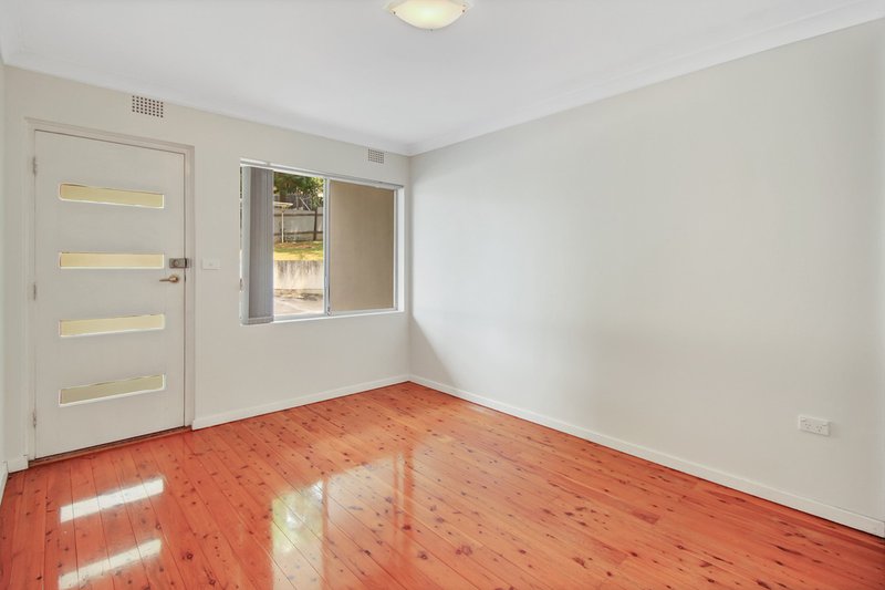 Photo - 2/32 Matthews Street, Wollongong NSW 2500 - Image 2