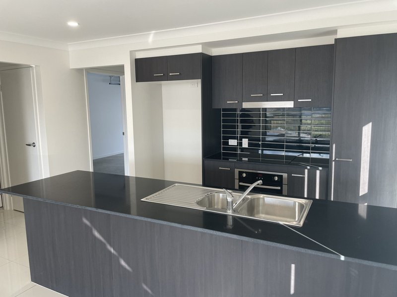 Photo - 2/32 Mcinnes Crescent, Glenvale QLD 4350 - Image 2