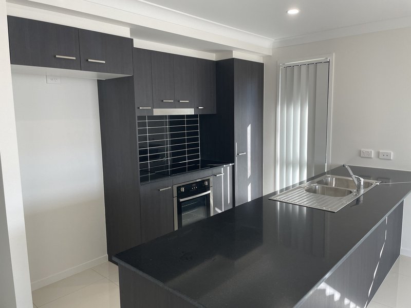 Photo - 2/32 Mcinnes Crescent, Glenvale QLD 4350 - Image 3