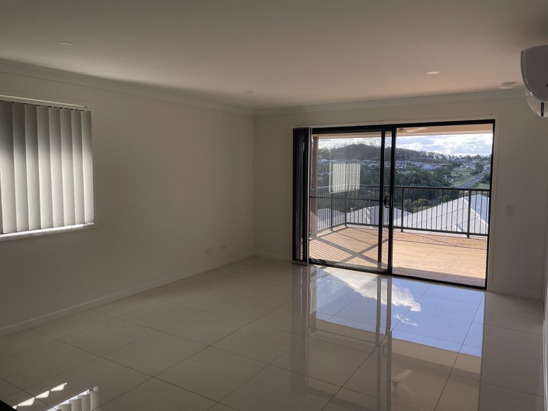 Photo - 2/32 Mcinnes Crescent, Glenvale QLD 4350 - Image 5