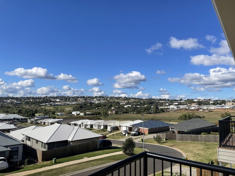 Photo - 2/32 Mcinnes Crescent, Glenvale QLD 4350 - Image 7