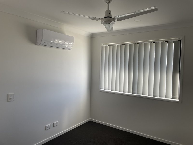 Photo - 2/32 Mcinnes Crescent, Glenvale QLD 4350 - Image 10