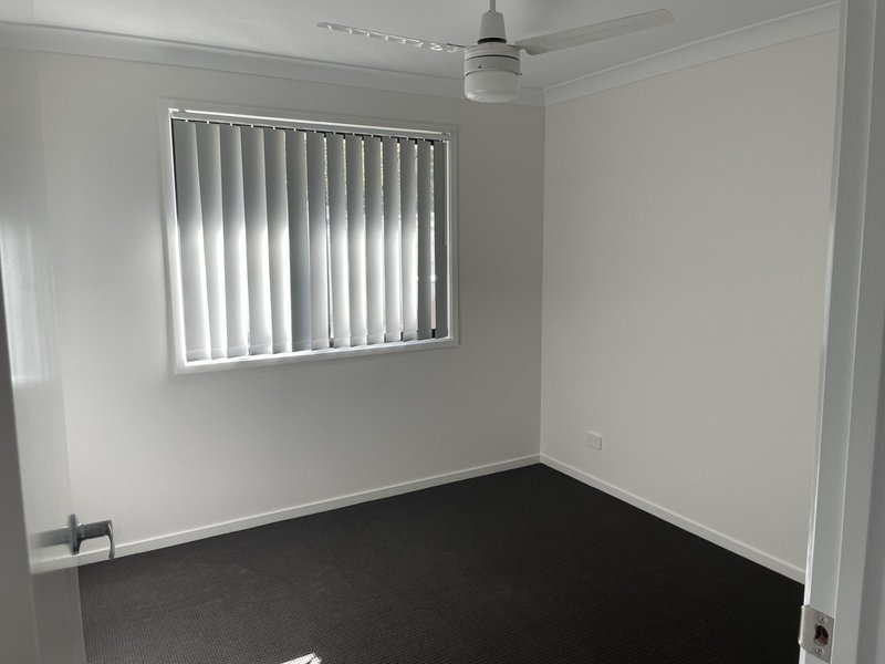 Photo - 2/32 Mcinnes Crescent, Glenvale QLD 4350 - Image 13