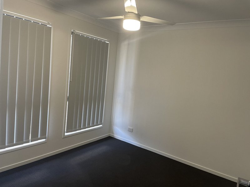 Photo - 2/32 Mcinnes Crescent, Glenvale QLD 4350 - Image 16