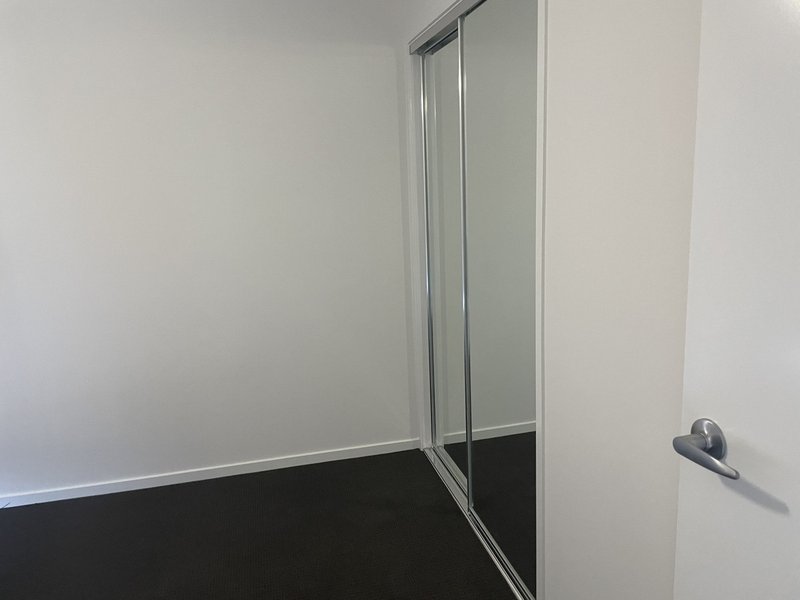 Photo - 2/32 Mcinnes Crescent, Glenvale QLD 4350 - Image 17