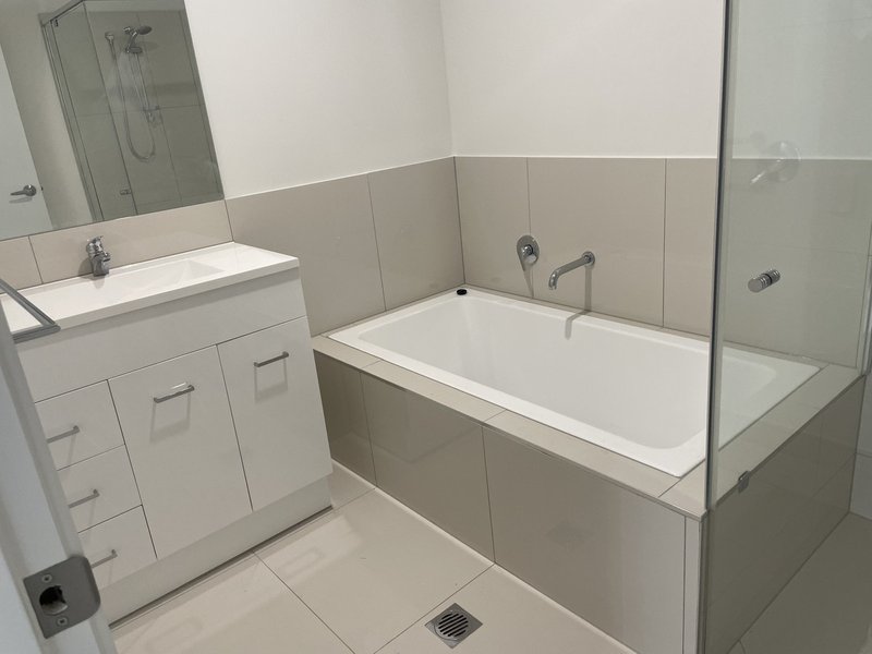 Photo - 2/32 Mcinnes Crescent, Glenvale QLD 4350 - Image 18