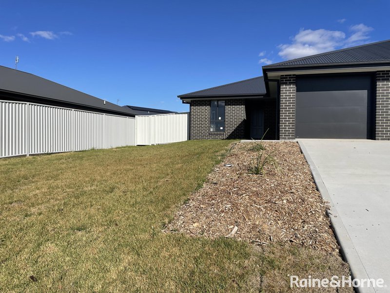 2/32 Mustang Close, Hillvue NSW 2340