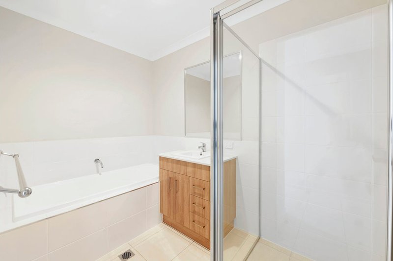 Photo - 2/32 Radcliffe Crescent, Glenvale QLD 4350 - Image 5