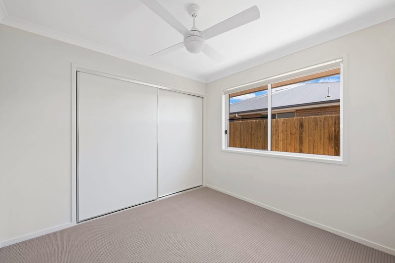 Photo - 2/32 Radcliffe Crescent, Glenvale QLD 4350 - Image 7