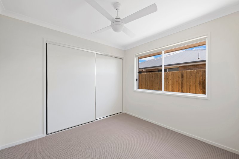 Photo - 2/32 Radcliffe Crescent, Glenvale QLD 4350 - Image 5