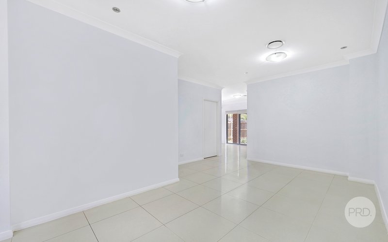 Photo - 2/32 Robert Street, Penrith NSW 2750 - Image 4