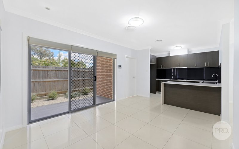 Photo - 2/32 Robert Street, Penrith NSW 2750 - Image 5