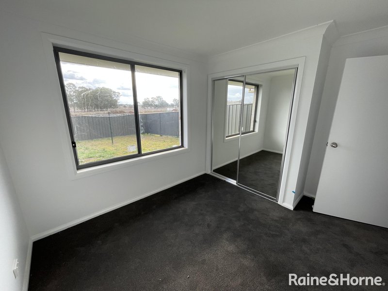 Photo - 2/32 Rodgers Road, West Tamworth NSW 2340 - Image 4