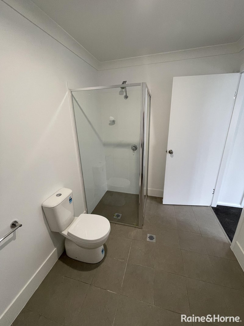 Photo - 2/32 Rodgers Road, West Tamworth NSW 2340 - Image 6