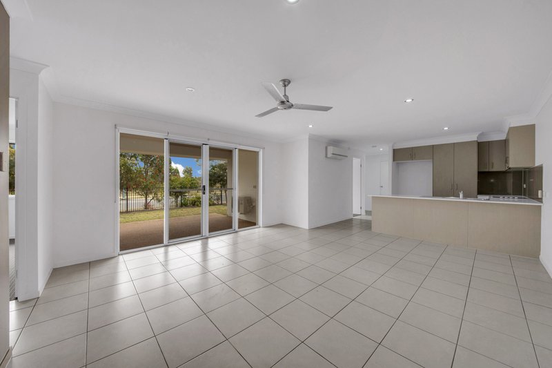 Photo - 2/32 Seagull Boulevard, Kirkwood QLD 4680 - Image 3