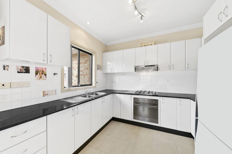 Photo - 2/32 Stanbrook Street, Fairfield Heights NSW 2165 - Image 2