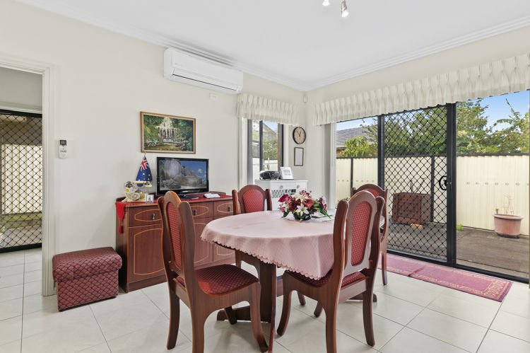 Photo - 2/32 Stanbrook Street, Fairfield Heights NSW 2165 - Image 4