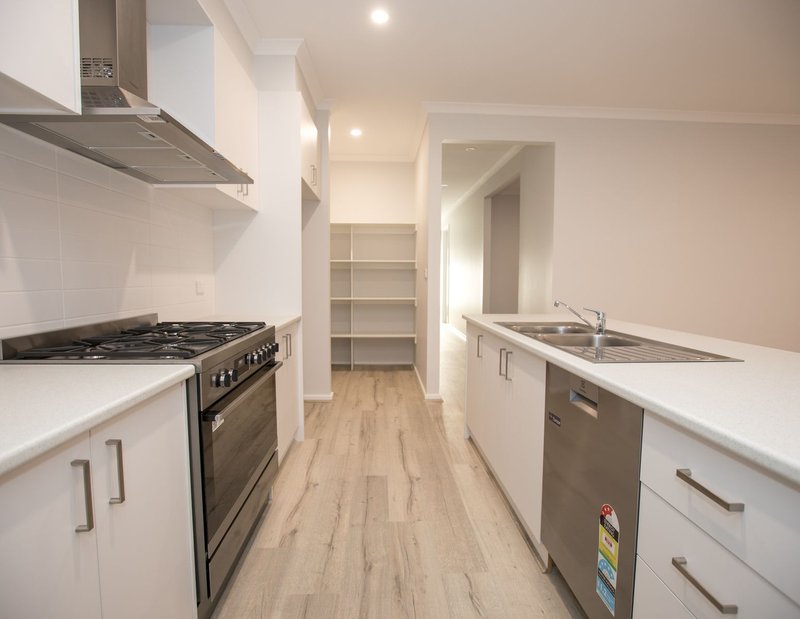 Photo - 232 Stonehill Drive, Maddingley VIC 3340 - Image 2